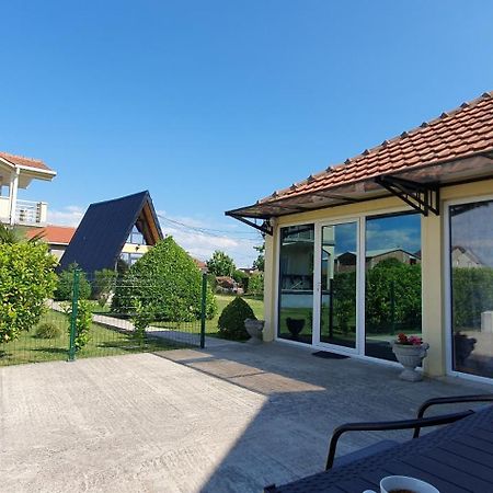 Cozzy Apartment Near The Aiport Podgorica Mitrovici  外观 照片
