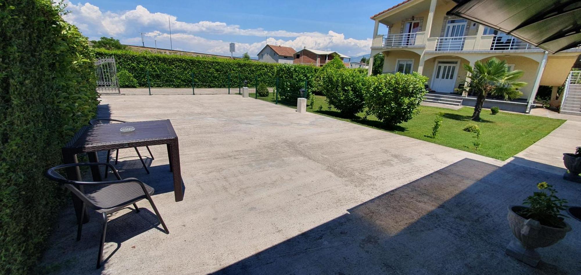 Cozzy Apartment Near The Aiport Podgorica Mitrovici  外观 照片